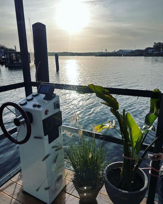 Premium Hausboot Trave Traum Lübeck Exterior foto